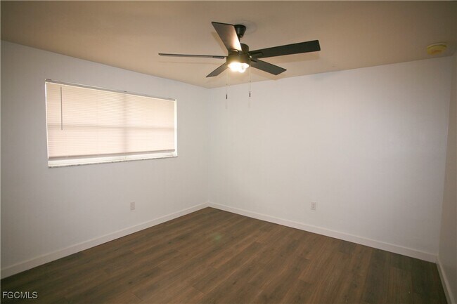 Building Photo - 1525 Covington Cir E