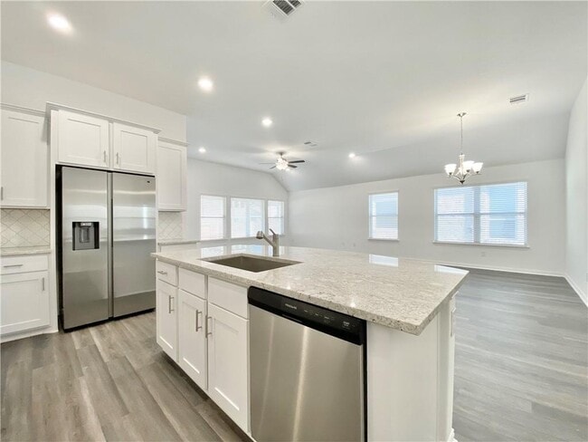 Building Photo - 716 Landing Ln