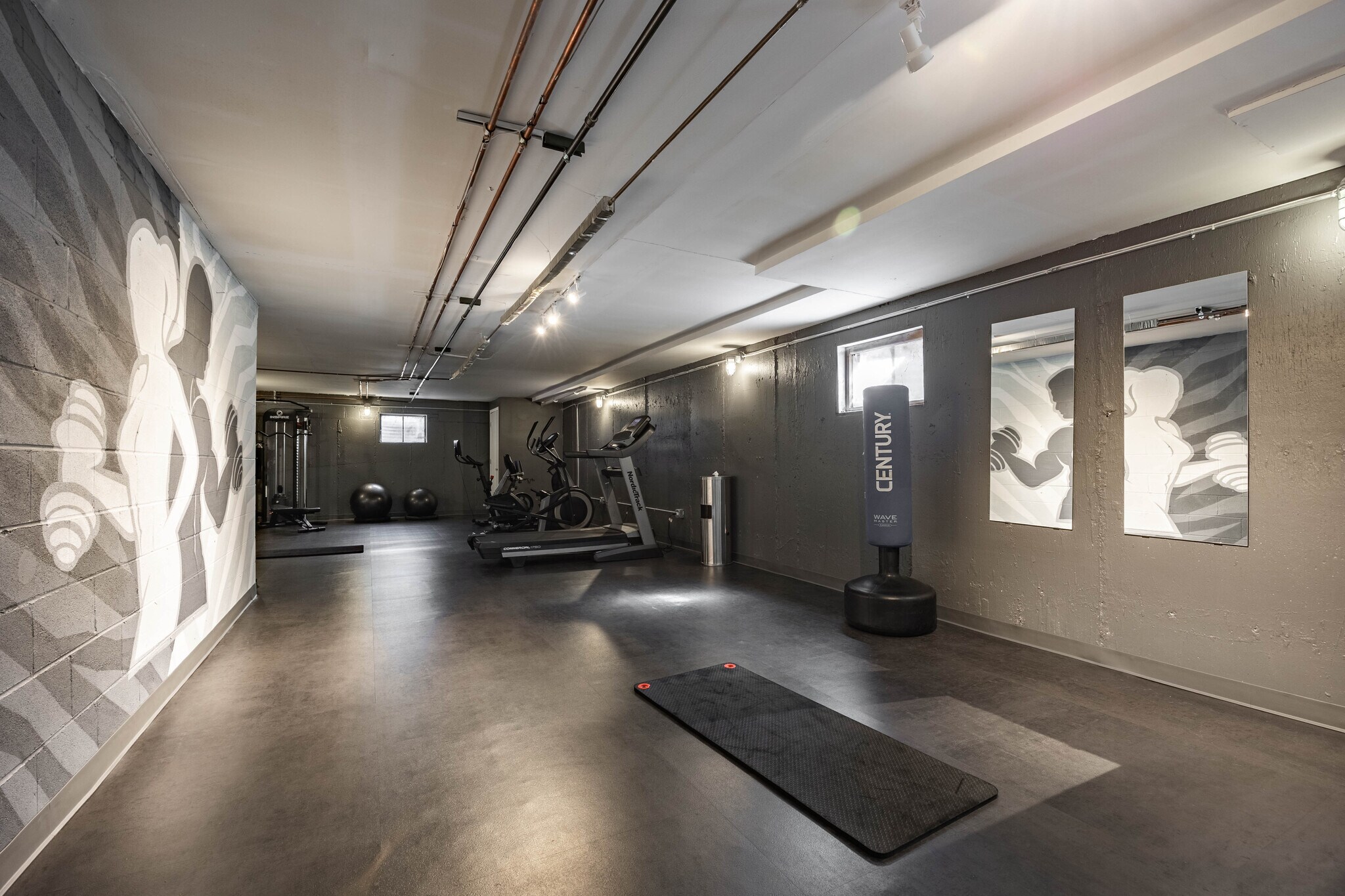 Building Photo - 7620 N Sheridan Rd