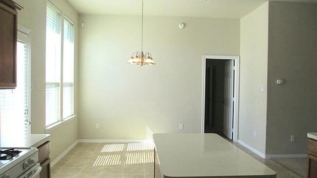 Building Photo - 7905 Diamond Oak Dr