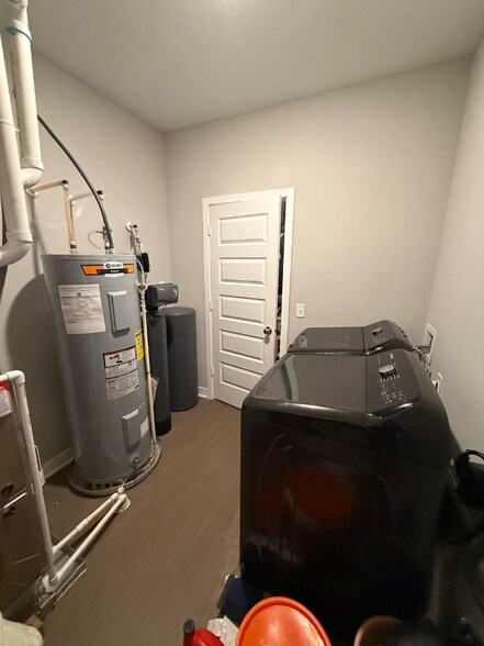 Building Photo - 206 Switchgrass Ln