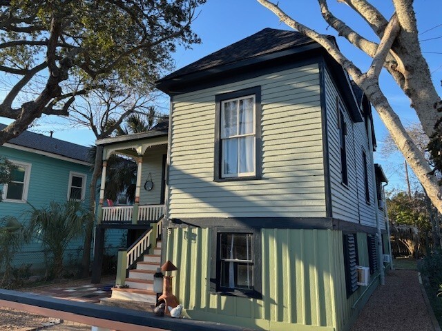 Building Photo - 1220 Avenue K