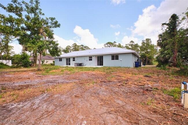 Building Photo - 3825 Hollycrest St