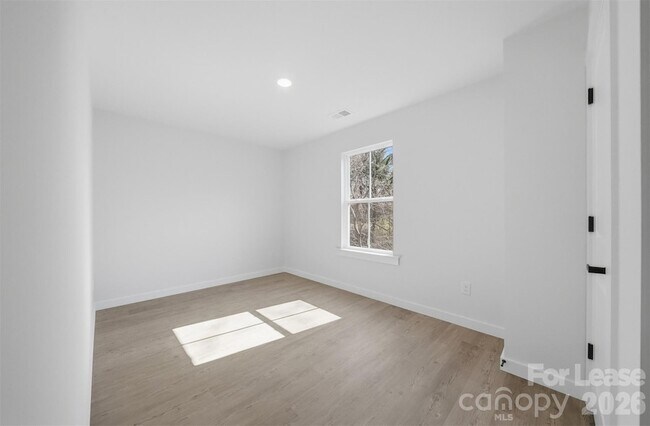 Building Photo - 403 15th Ave SW