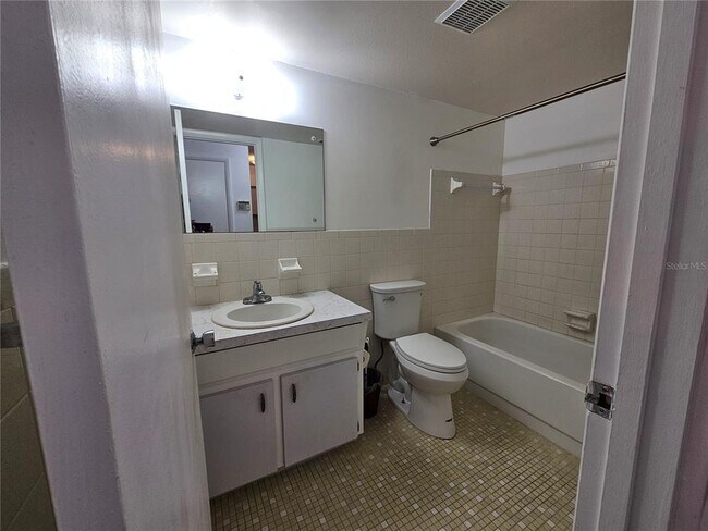 Building Photo - 2331 Finlandia Ln