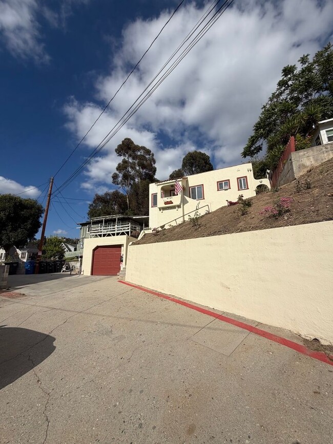 Building Photo - 6720 Stanford Way