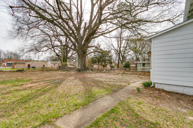 Building Photo - 2102 Joplin Ave