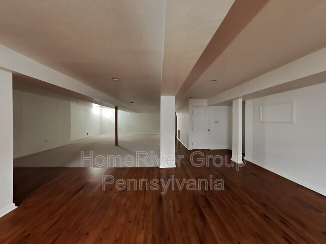 Building Photo - 145 Tanglewood Dr