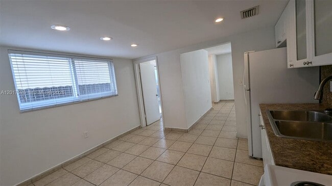 Building Photo - 3525 SW 25th Ter