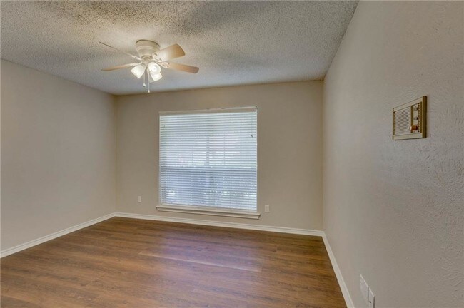 Building Photo - 1108 N Park Dr