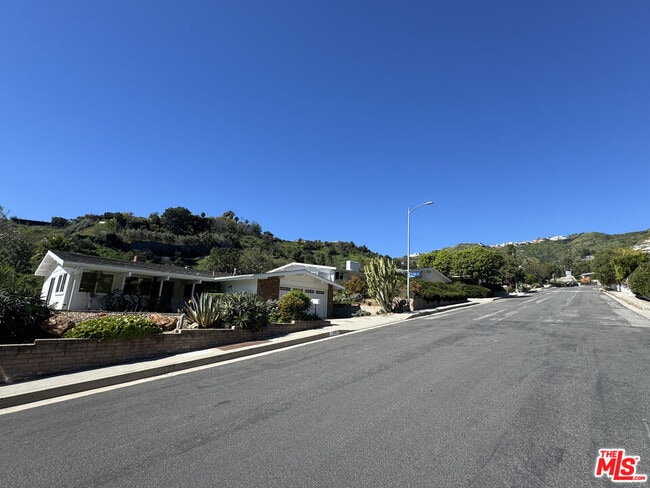 Building Photo - 1271 El Hito Cir