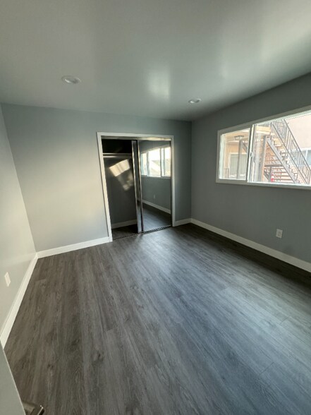 Building Photo - 3232 W 99th St