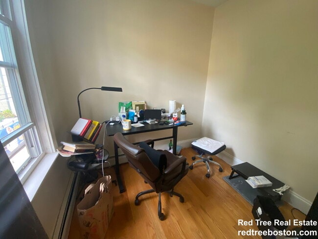 Building Photo - 49 Cameron St