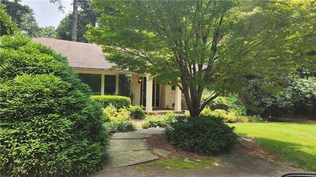 Building Photo - 4615 Mystic Dr NE