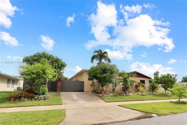 Building Photo - 15730 SW 103rd Ave
