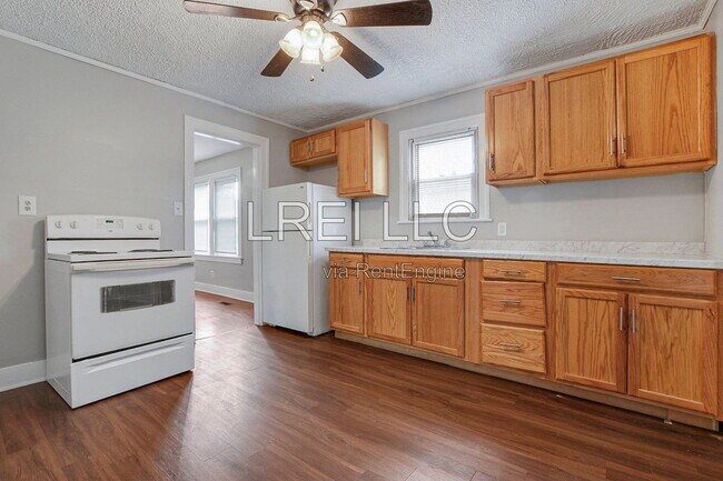 Building Photo - 1212 Homeview Dr