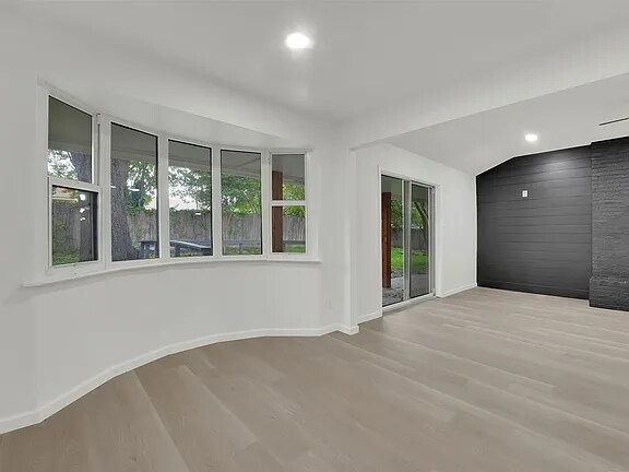 Building Photo - 4032 Aragon Dr