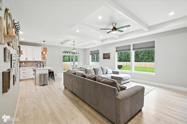 Building Photo - 4 BEDROOM | 2 BATHROOMS | 3 CAR GARAGE | M...