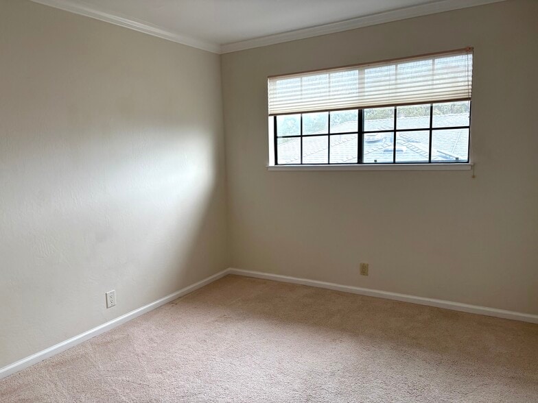 Building Photo - 2219 Hamilton Ave