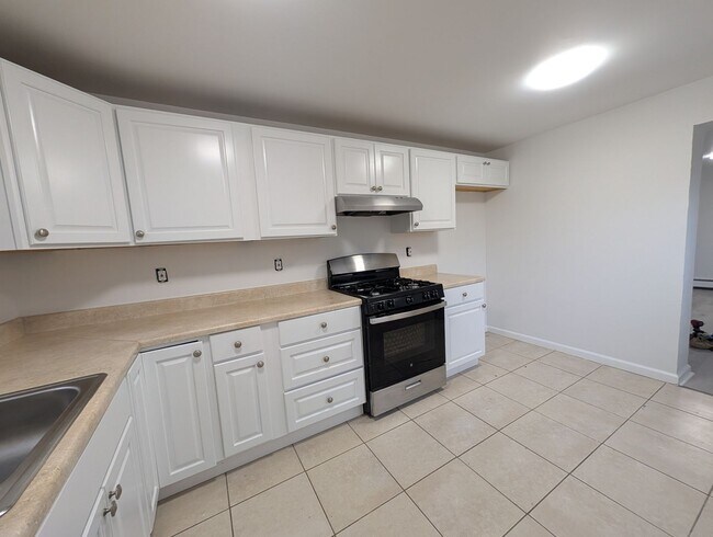 Building Photo - Stunning 3 bedroom 2 bathroom single family house available in Asbury Park!
