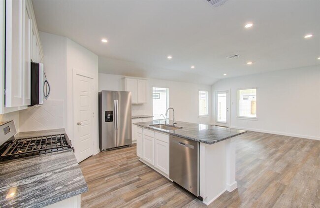 Building Photo - 8707 Shumard Oak Dr