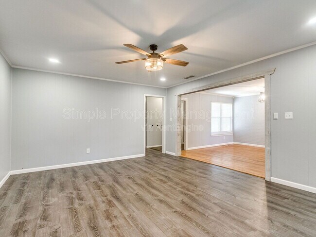 Building Photo - 2711 Ridgeview Dr