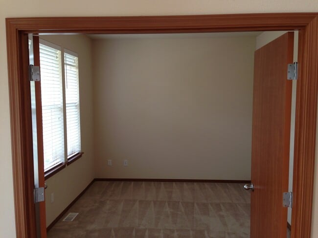 Building Photo - 202 Hawk Ave SW