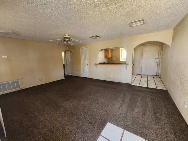 Building Photo - 3 Bedroom 1 Bath Coming Soon!