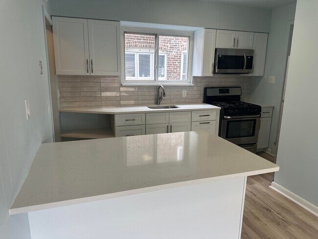 Building Photo - 8 Laird Pl