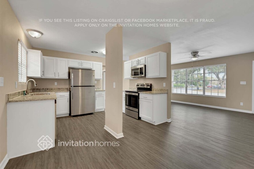 Building Photo - 1650 Cezanne Dr W