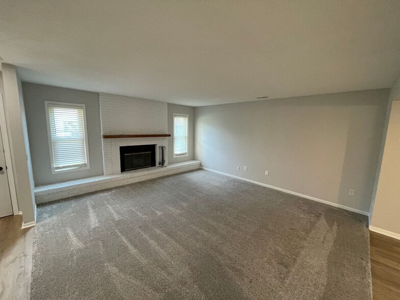 Building Photo - 10617 Wood Flower Ct