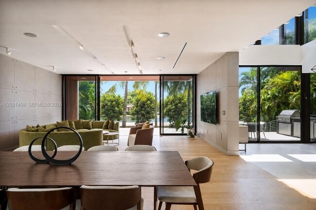 Building Photo - 770 S Shore Dr