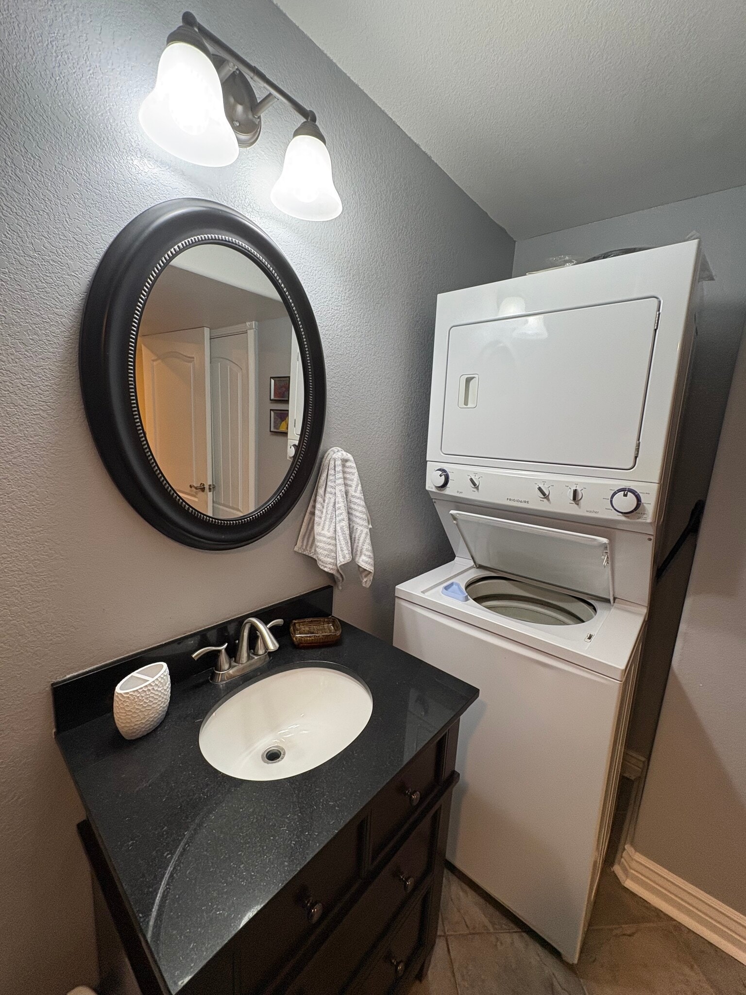 Washer/dryer - 11666 Osceola St