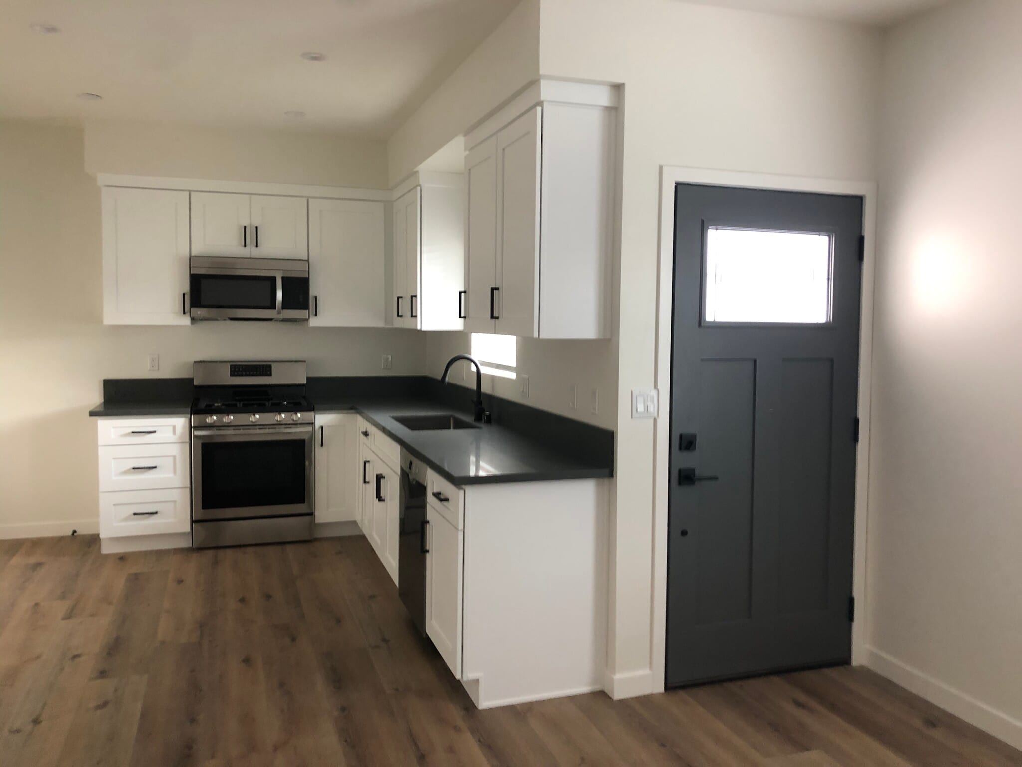 Building Photo - 6540 Gaviota Ave