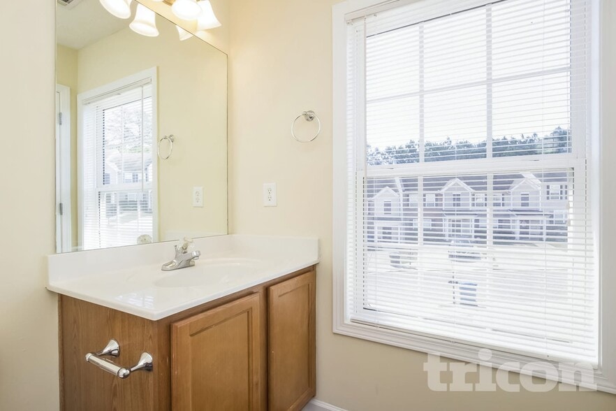 Building Photo - 1436 Little Creek Dr