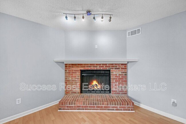 Building Photo - 4000 Sand Wedge Cir