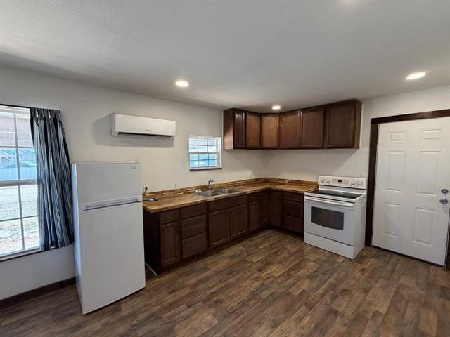 Building Photo - 352 SW Ave A