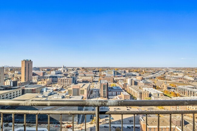 Building Photo - 168 6th St E