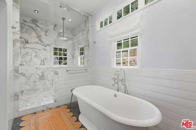 Building Photo - 9305 Hazen Dr