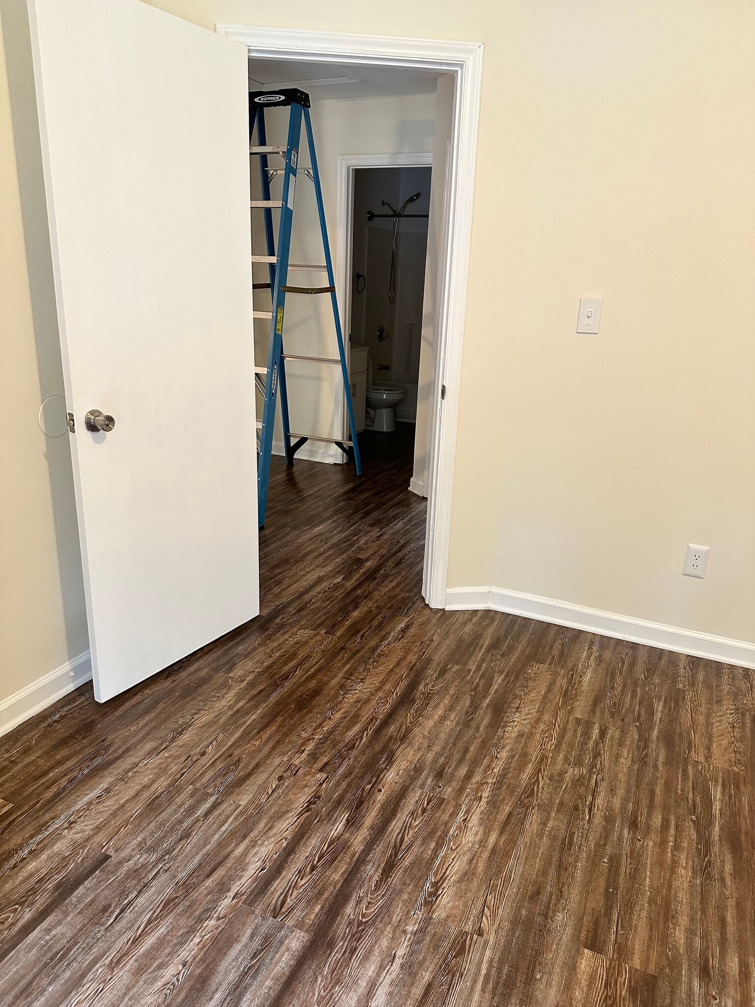 Bedroom #1 - 784 Kings Rd