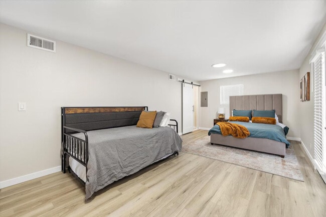 Building Photo - 2410 W Bruneau Pl