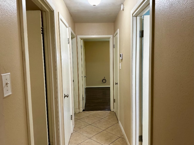 Building Photo - 8919 Whippoorwill Dr