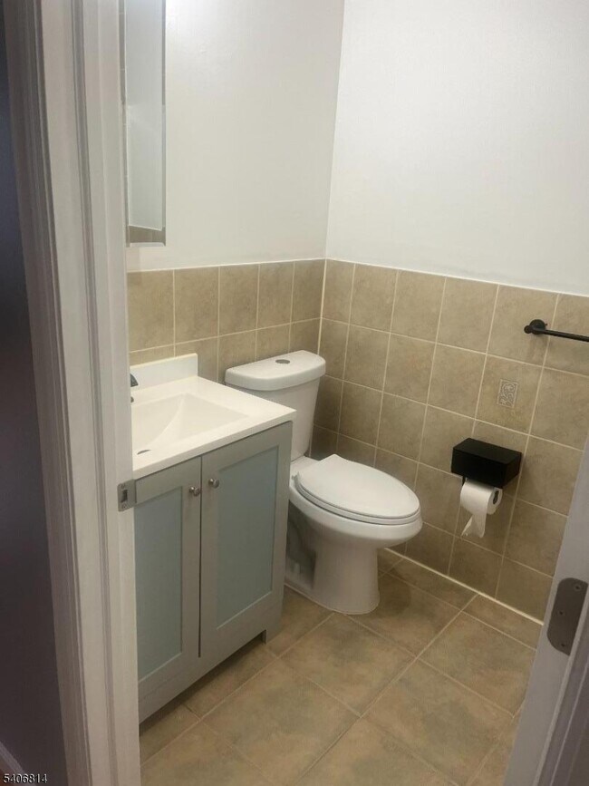 Building Photo - 710 27th St