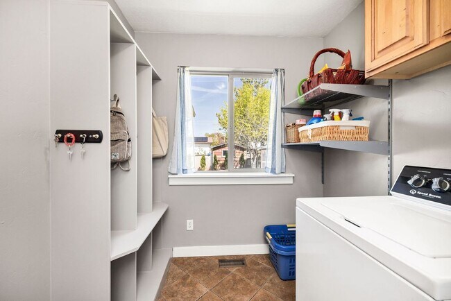 Building Photo - 607 E 420 S
