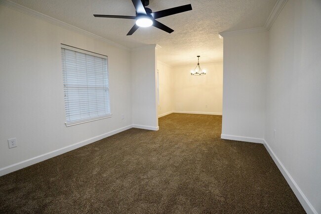 Building Photo - 3403 Honey Creek Dr