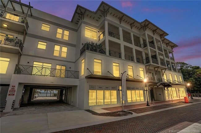 Building Photo - 41 SW Seminole St