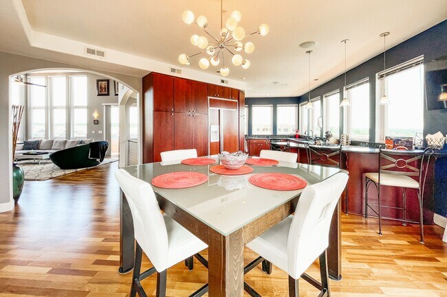 Building Photo - 287 E Fountain Blvd