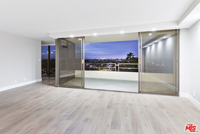 Building Photo - 4265 Marina City Dr