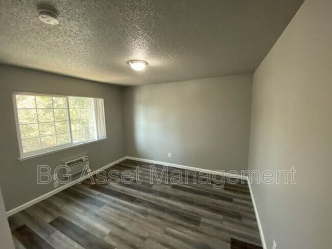 Building Photo - 2417 Northrop Ave
