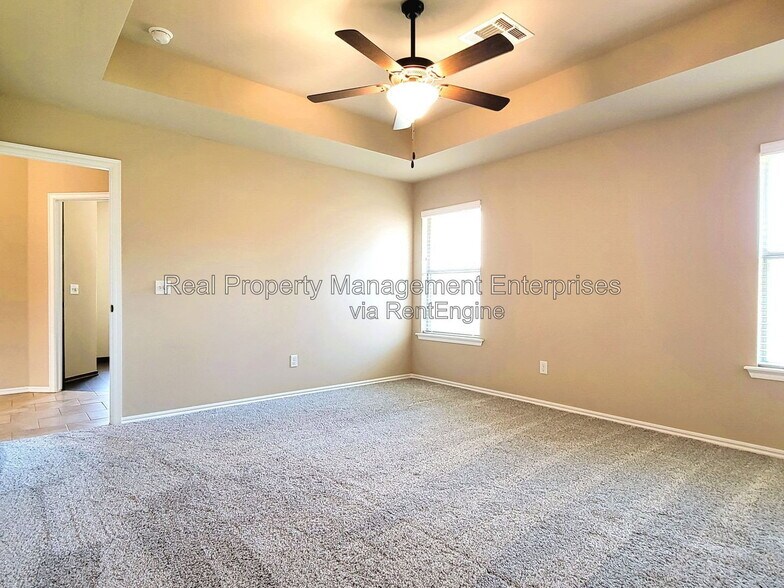 Building Photo - 4500 Oasis Ct